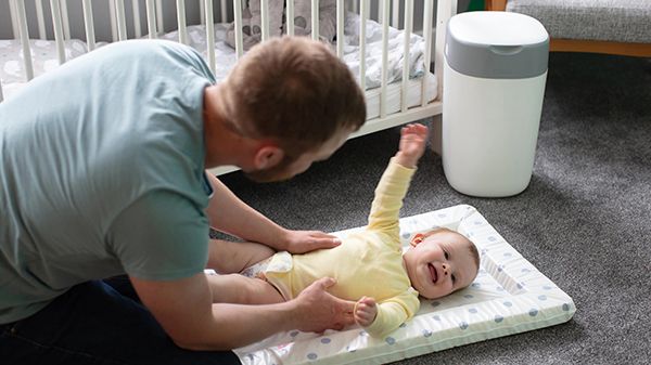 Tommee Tippee Twist & Click Nappy Bin video