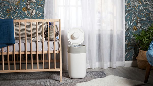 Tommee Tippee Twist & Click Nappy Bin video