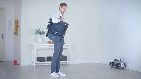 How to carry the Maxi Cosi Lara 2 with shoulder strap