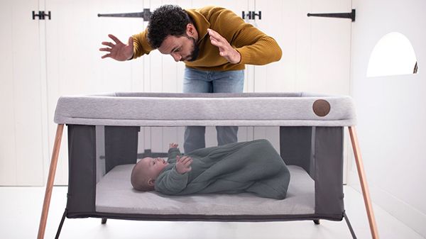 Maxi-Cosi Iris Travel Cot video