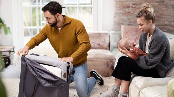 How to fold the cot