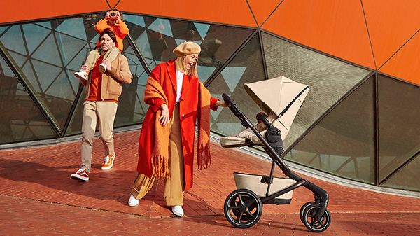 Jalutuskäru Easywalker Jimmey Sand Taupe video