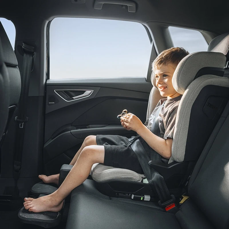 Thule Palm Child Car Seat + Footrest Grey