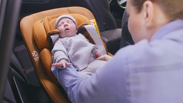 Maxi-Cosi Pearl 360 видео